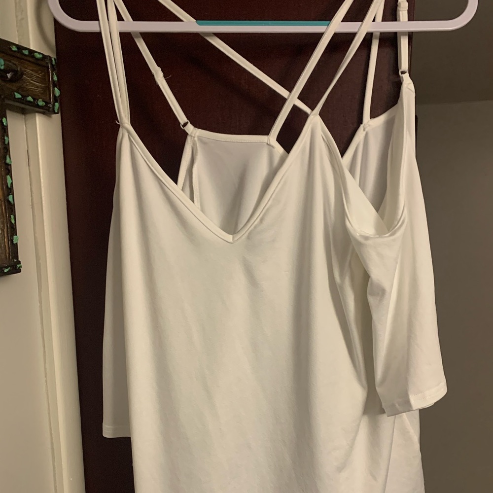 Buckle Cold shoulder top